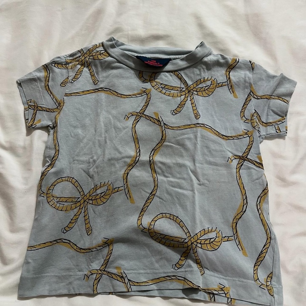 The animals observatory size 6 short sleeve tee guc